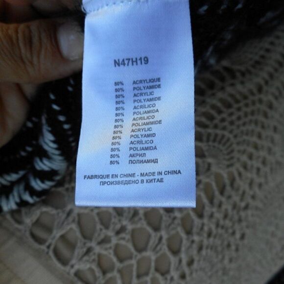 NWOT Black & White Kimono Sweater with Multi-Luminescent Threads Size Medium - Picture 6 of 16